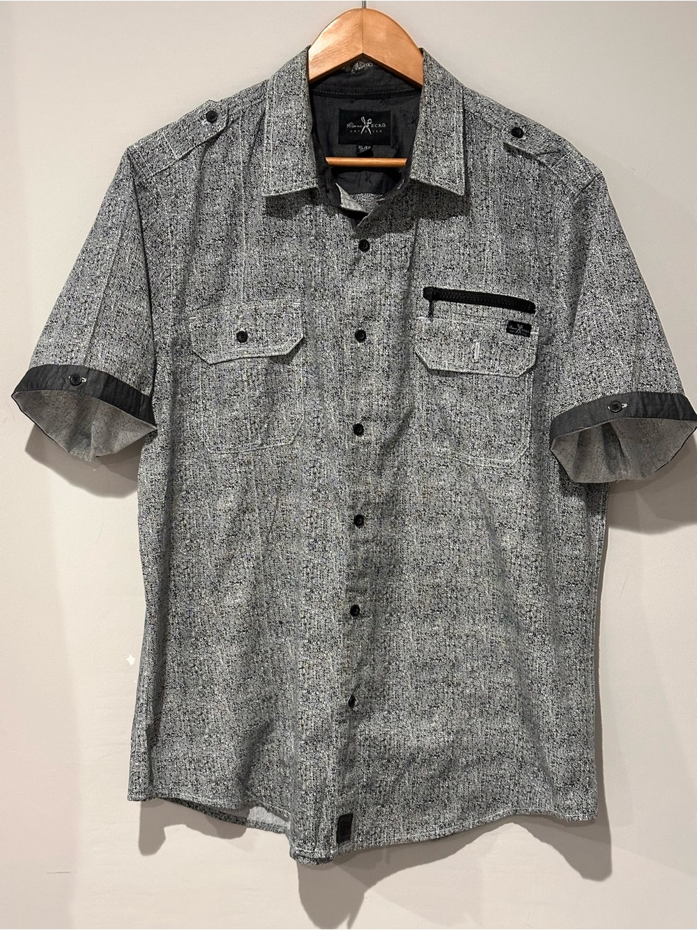 Marc Ecko Cut & Sew Men’s XL Short Sleeve Button Up Shirt Gray Black Zip Pocket